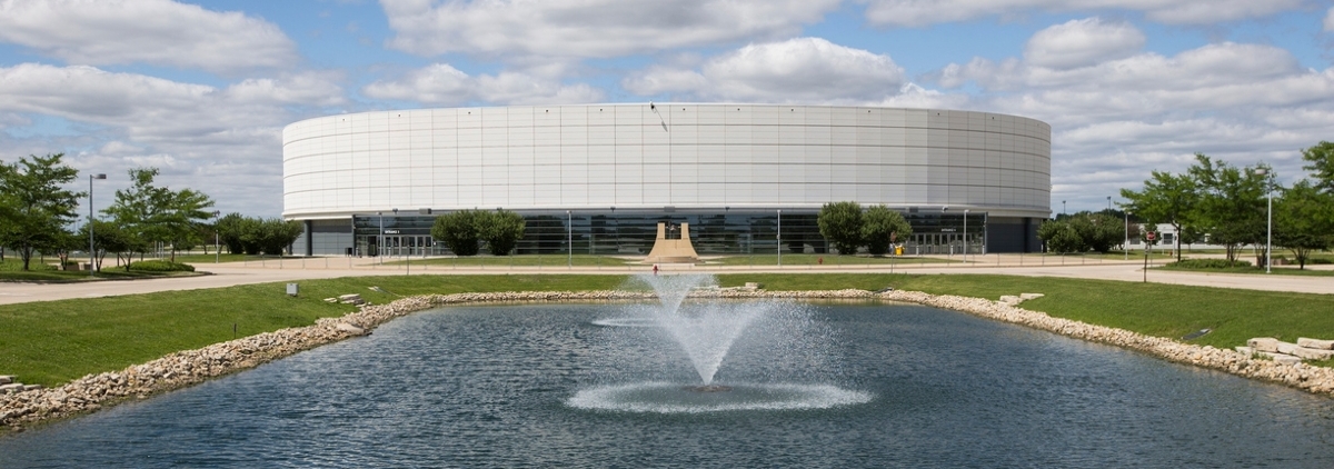 Landscape view of Convocation Center entering from Lincoln Highway.